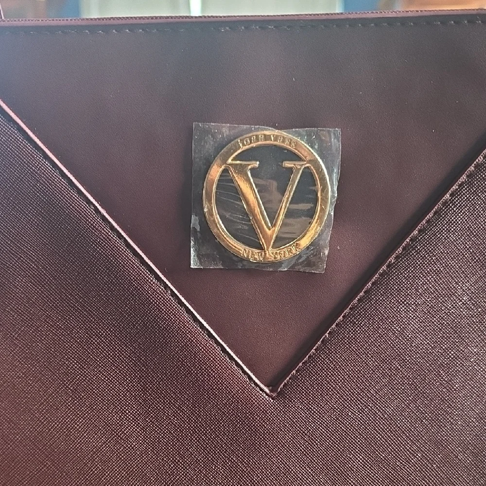 Chic Burgundy Tote Bag - Picture 3 of 4